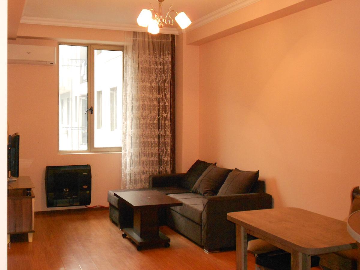 Ucha'S Apartment Batumi Exterior photo